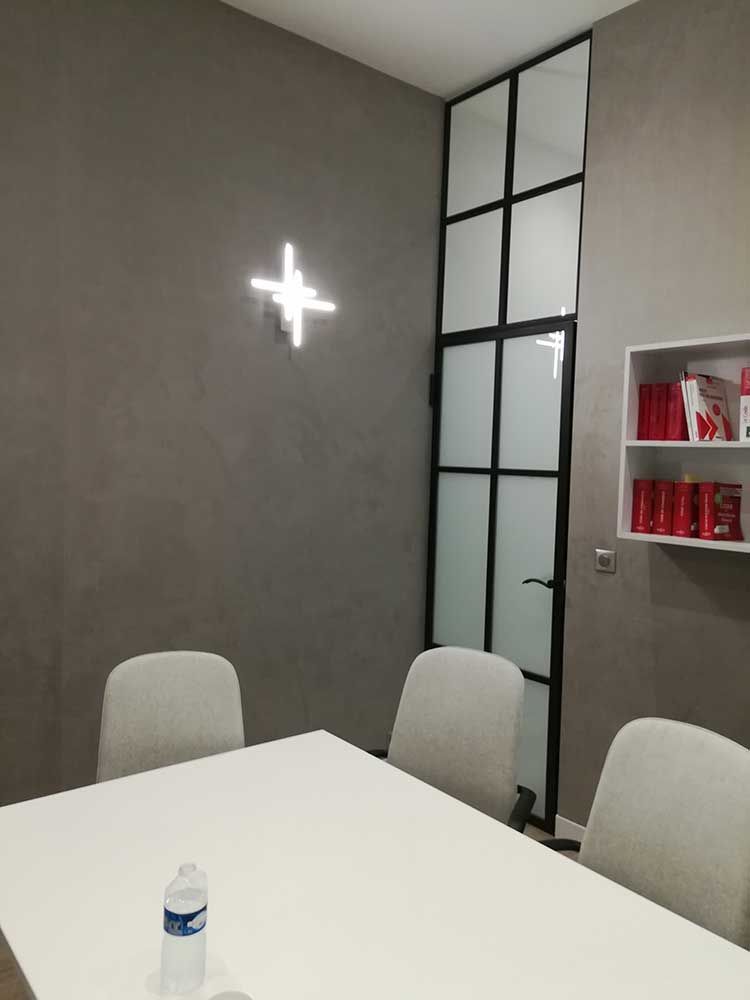 Cabinet d’avocats rue Claude Cahu 13.