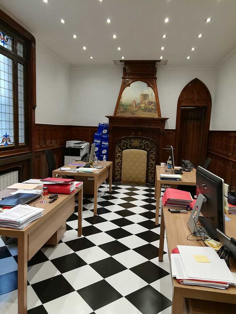 Cabinet d’avocats rue Claude Cahu 16.