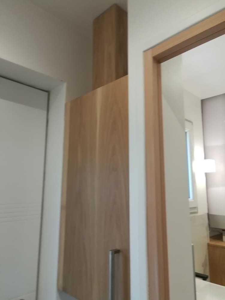 Meuble avec compteur linky fermé.