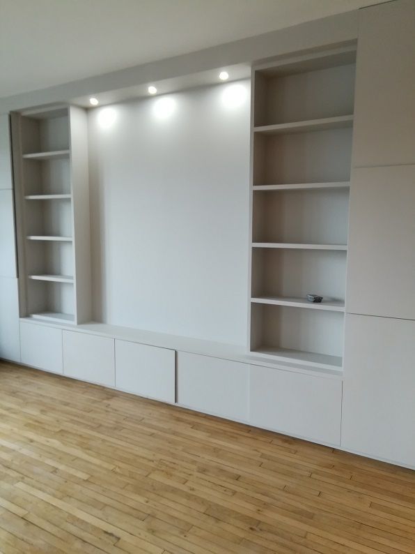 Grand meuble bibliothèque.