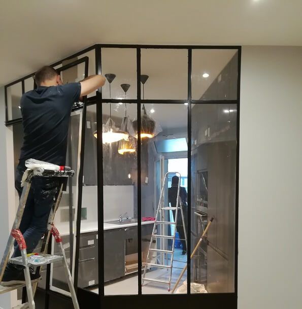 Installation d'une verrière.