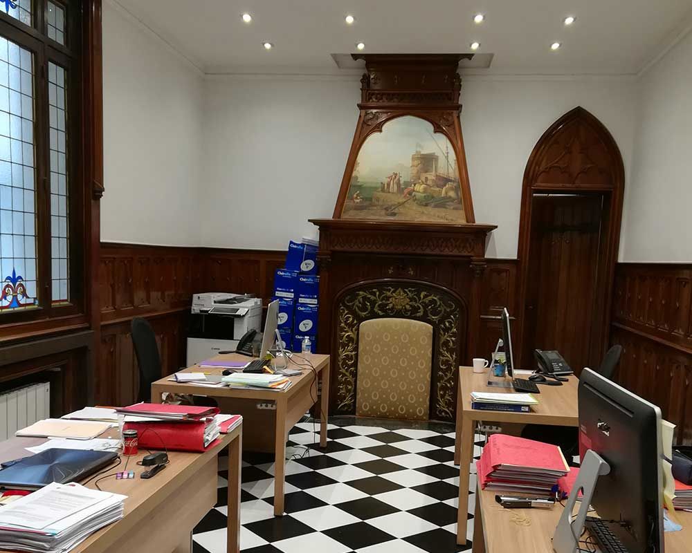 Cabinet d'avocats rue Claude Chahu, Paris.