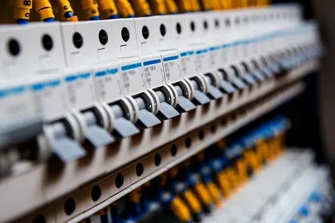 Sähköasennukset yrityksille ja koteihin