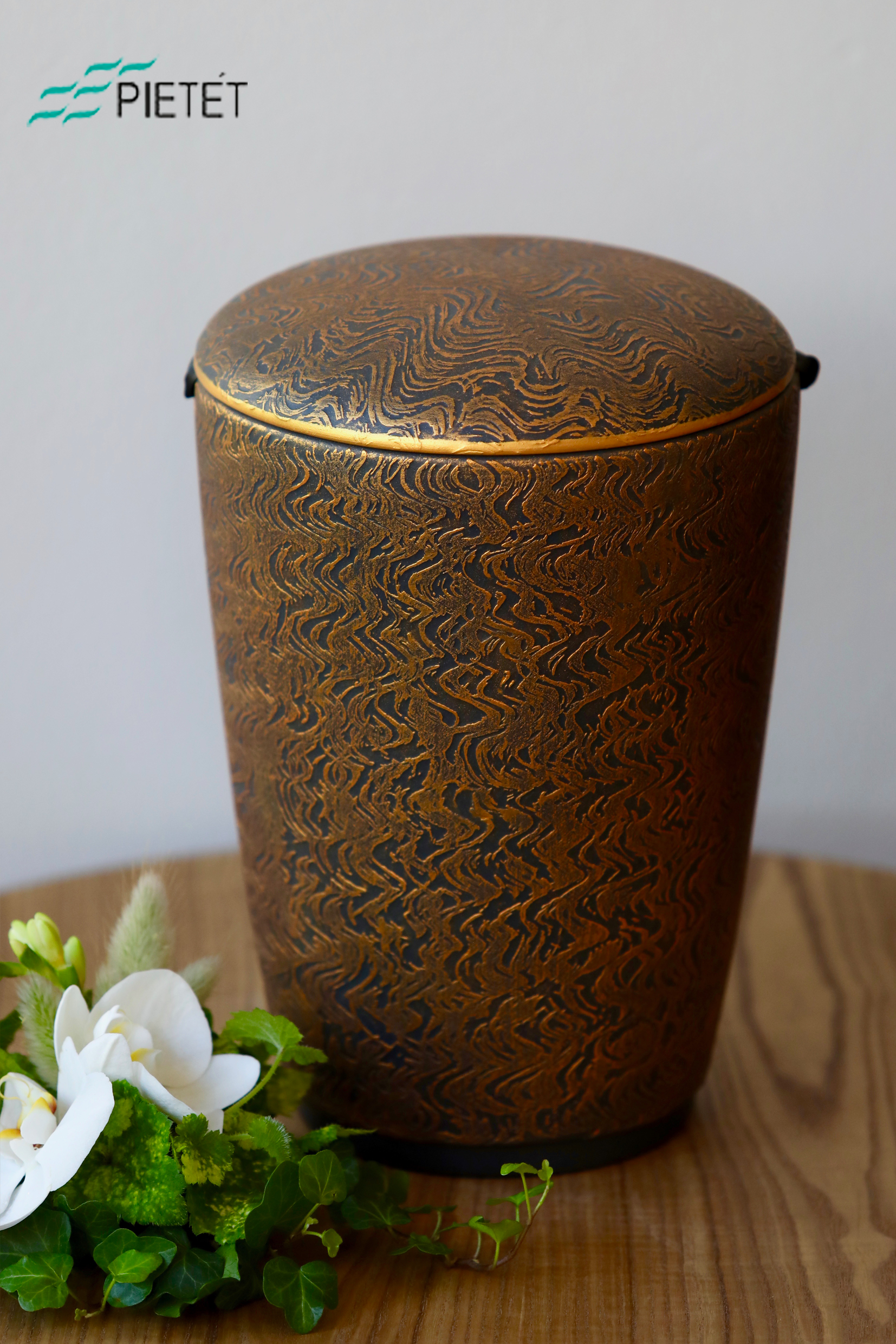 Q-Collection musta-kulta