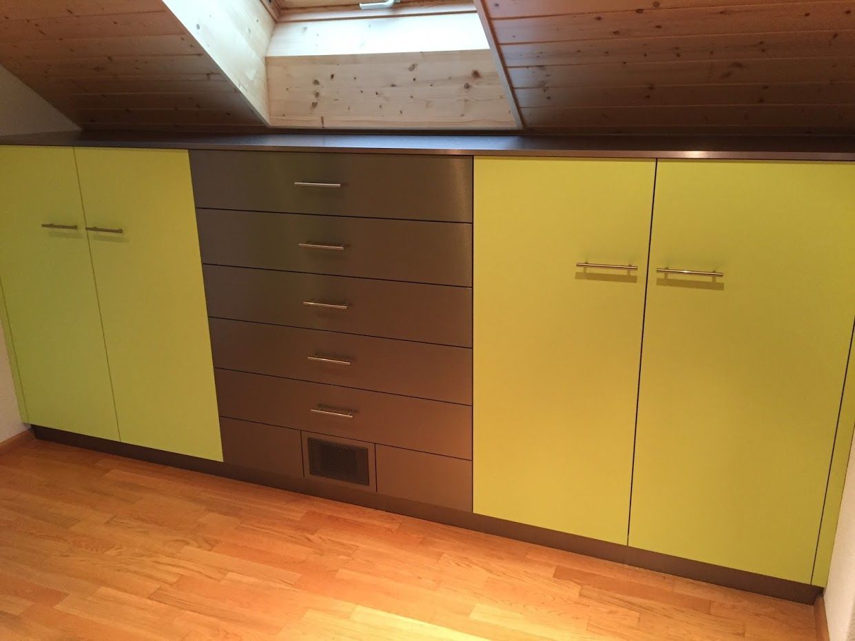 Einbauschrank in Dachschräge - kellerhals schreinerservice