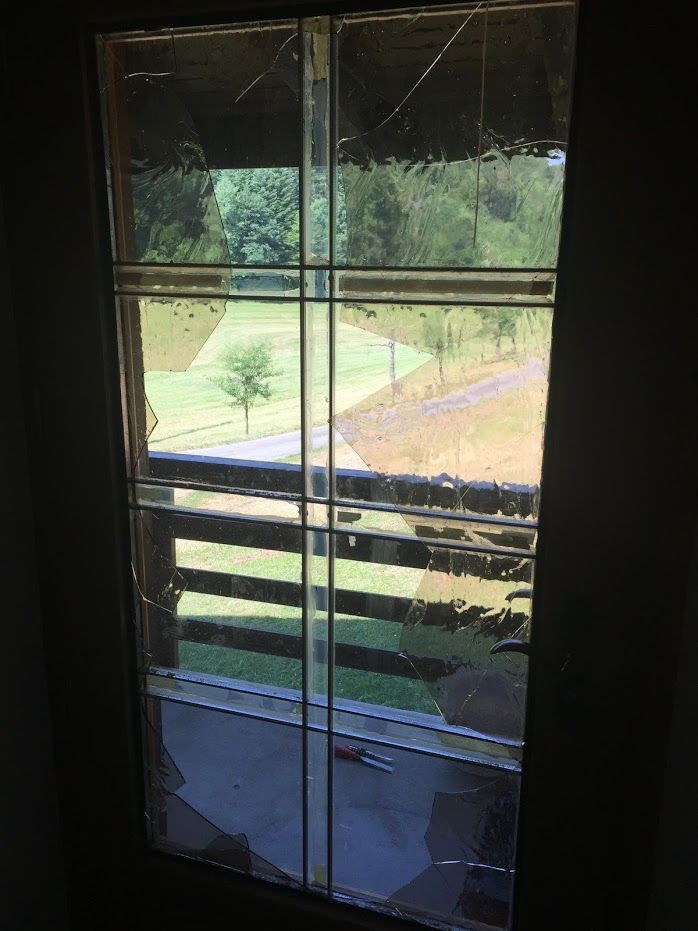 Glasbruch nach Reparatur - kellerhals schreinerservice