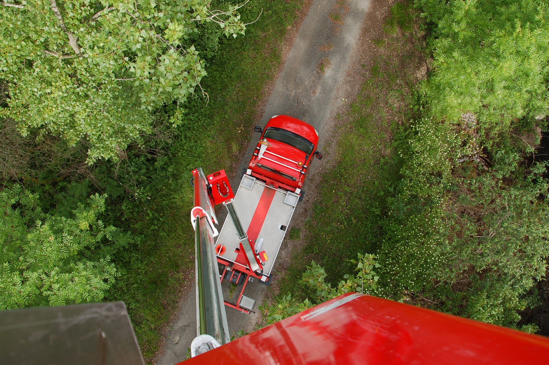Camion-nacelle pris en photo depuis la nacelle