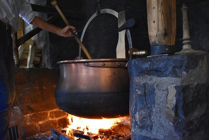 chalet-et-restaurant-le-chalet-restaurant-fromagerie-de-démonstration-château-d-Oex