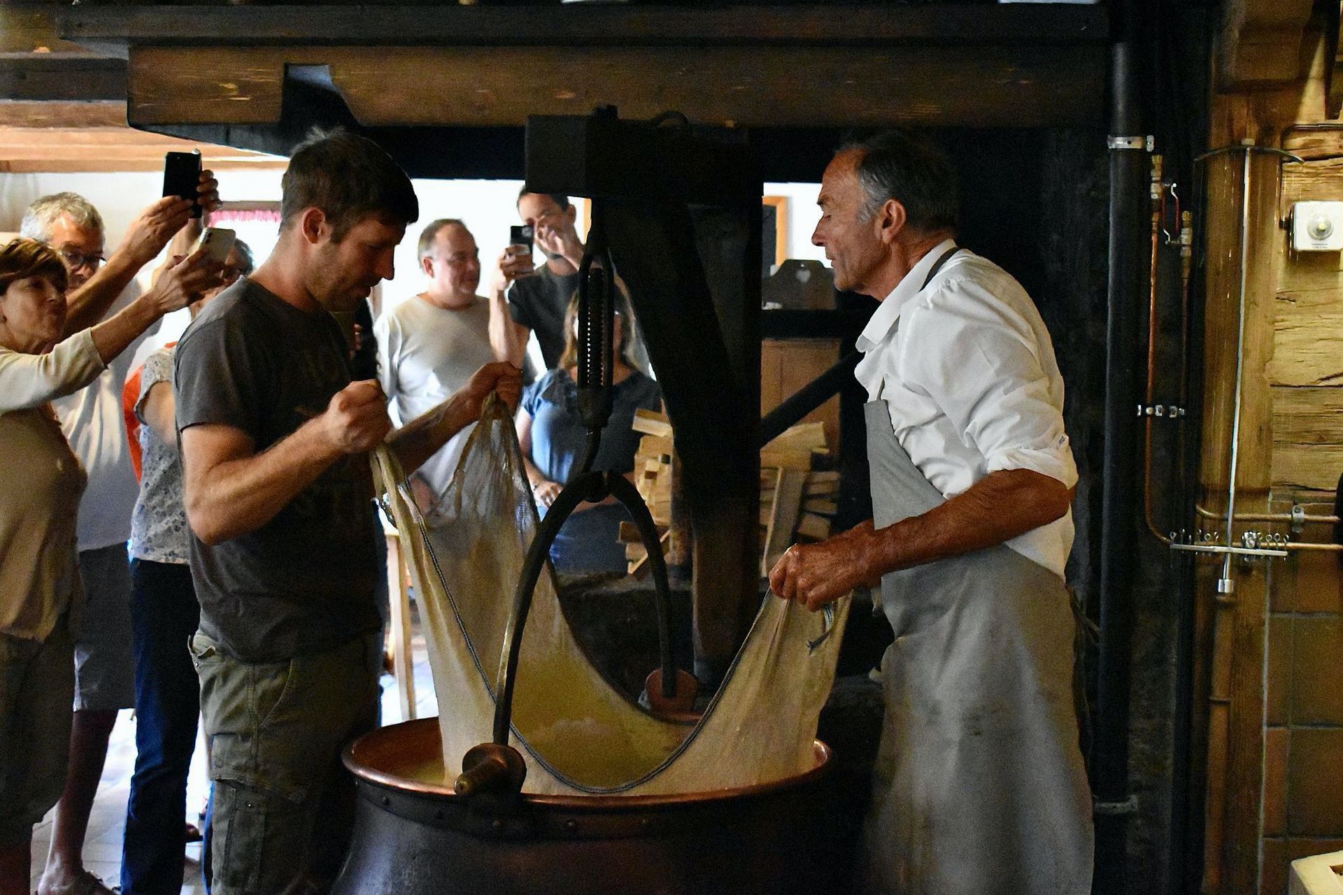 fromagerie-de-démonstration-le-chalet-restaurant-fromagerie-de-démonstration-château-d-Oex