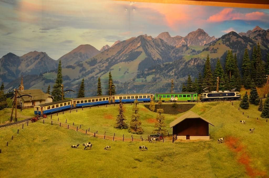 le-chalet-restaurant-cheese-making-demonstration-château-d-Oex