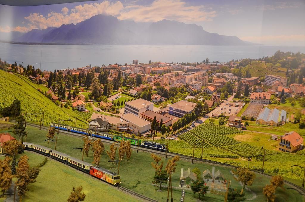 le-chalet-restaurant-cheese-making-demonstration-château-d-Oex