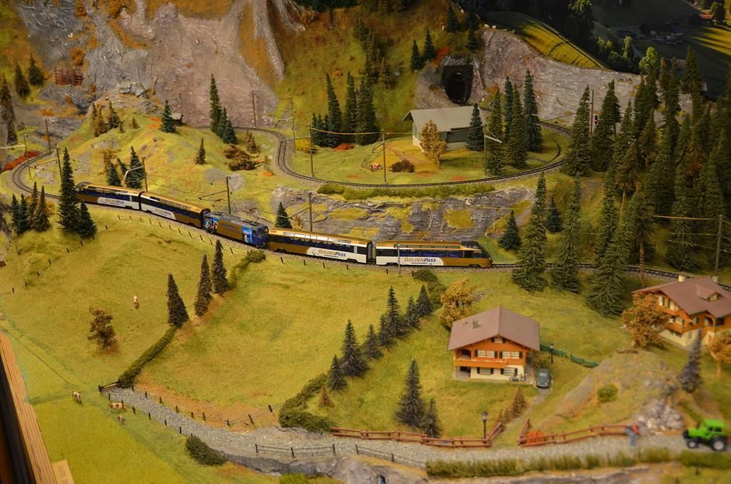 le-chalet-restaurant-cheese-making-demonstration-château-d-Oex