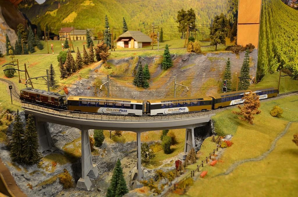 le-chalet-restaurant-cheese-making-demonstration-château-d-Oex