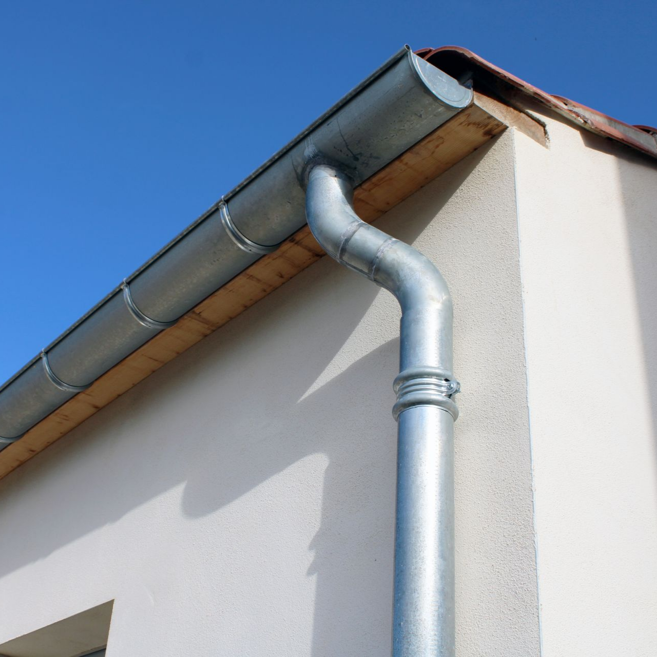 Travaux de zinguerie pour évacuer l'eau de pluie