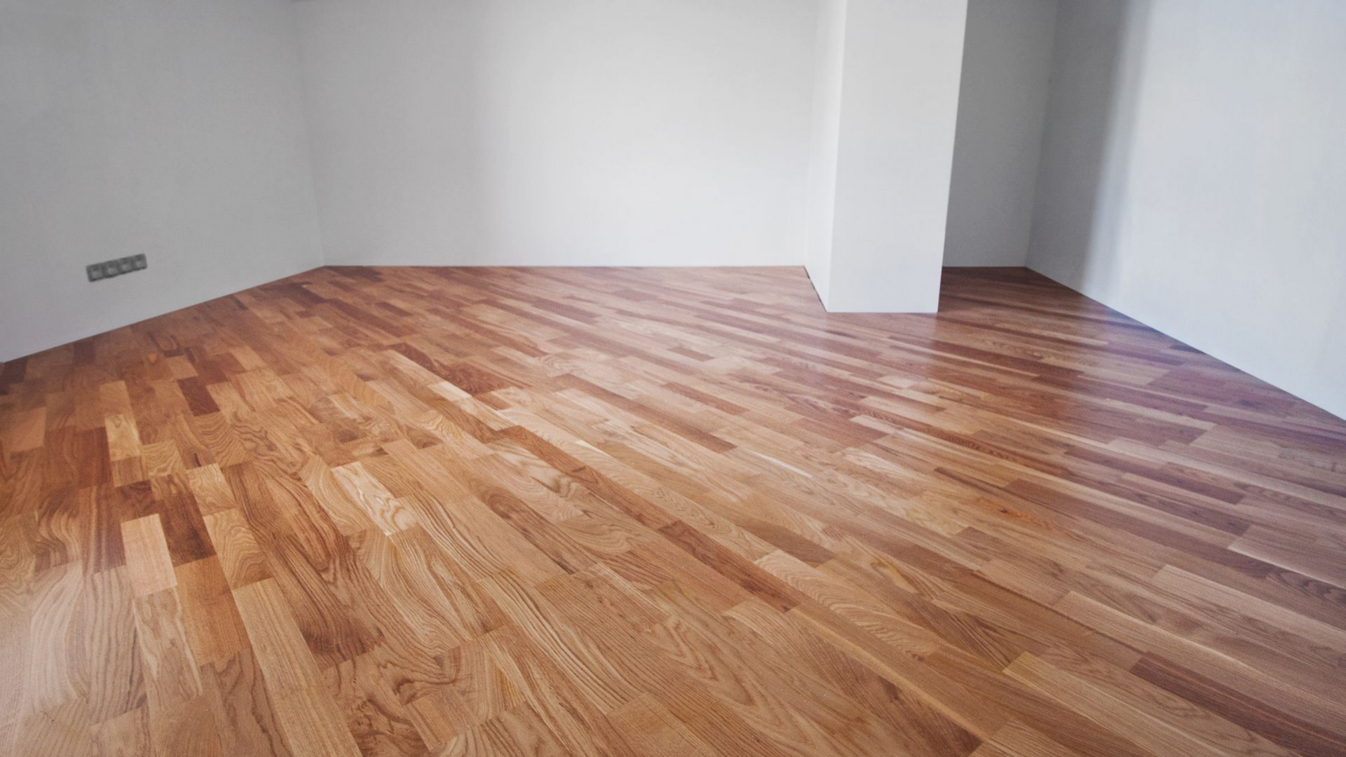 Pièce avec un parquet