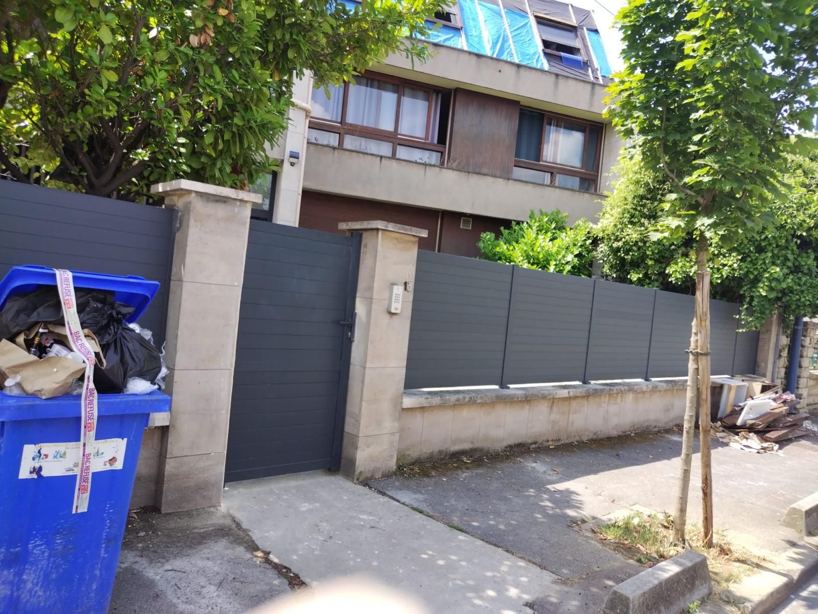 Portillon et clôture