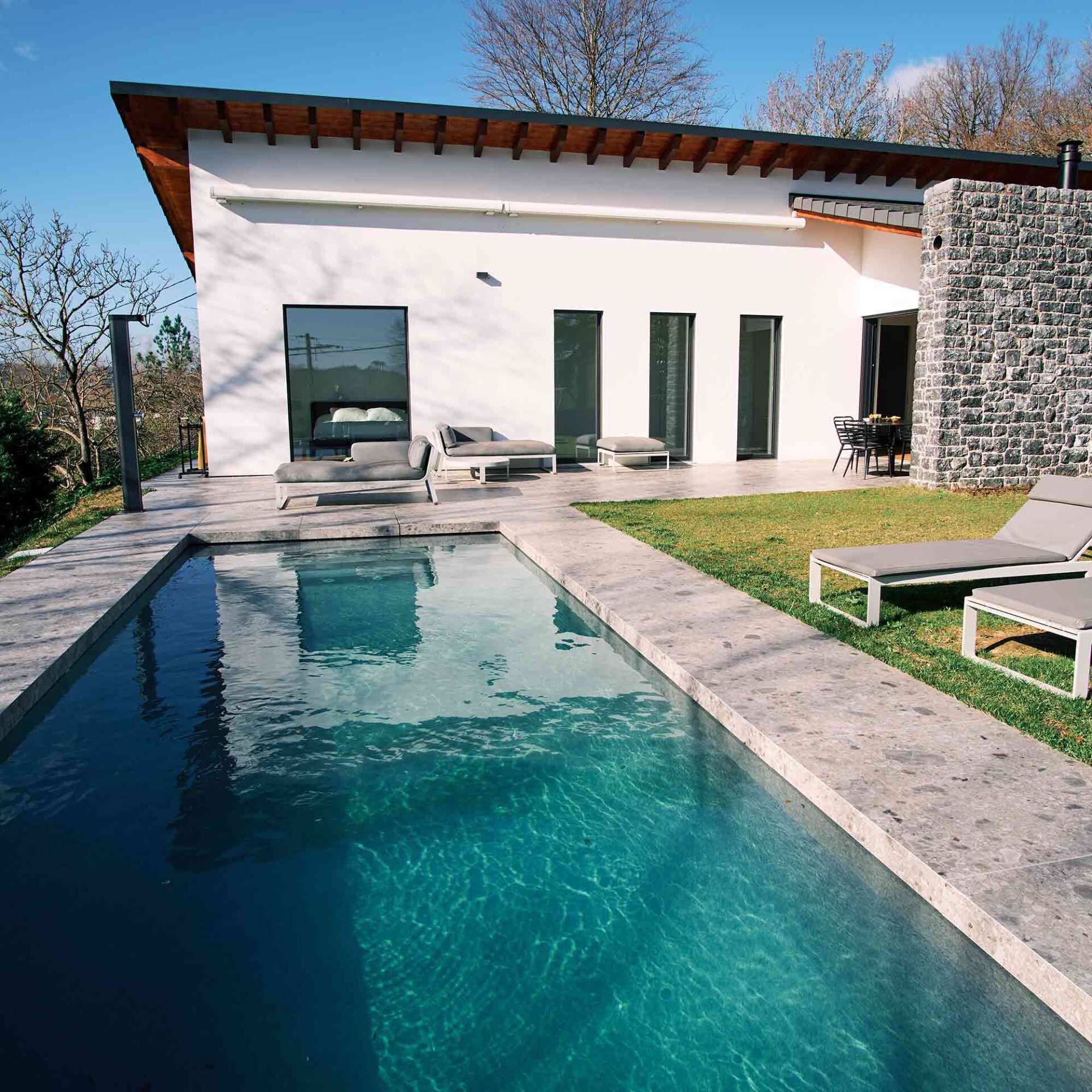 Maison rénovée avec piscine