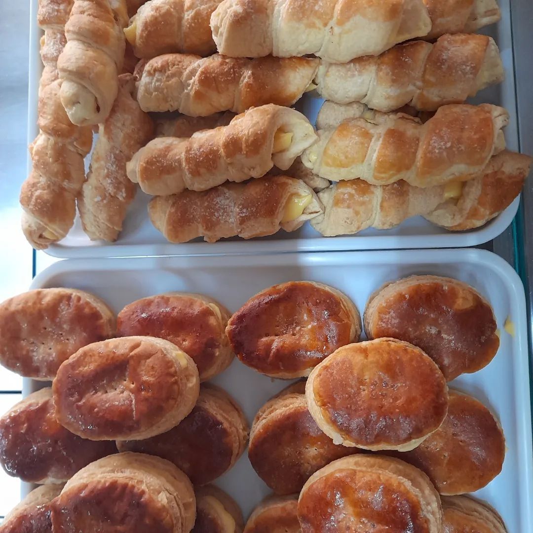 Dos bandejas de productos 