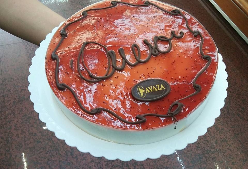 Una tarta de queso redonda