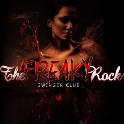 Eine Frau, teilweise von Feuereffekten verdeckt, mit dem Text „The Freaky Rock Swinger Club“.