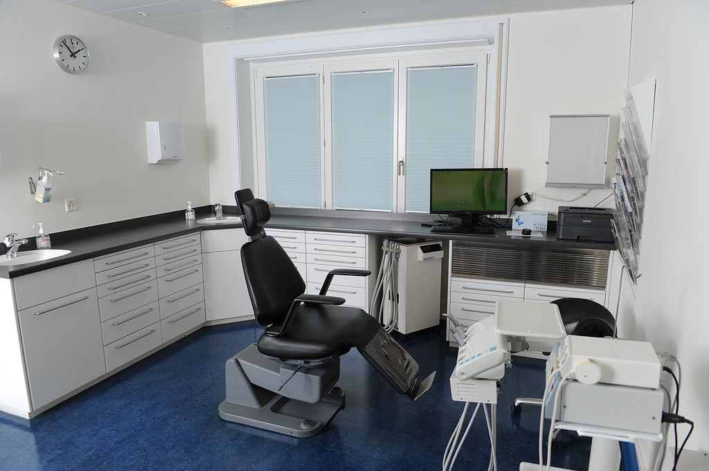 Dr méd. & Dr méd. dent. Thierry Vuillemin, chirurgie maxillaire, faciale et cervicale & Dr. med. Stefan Gerber