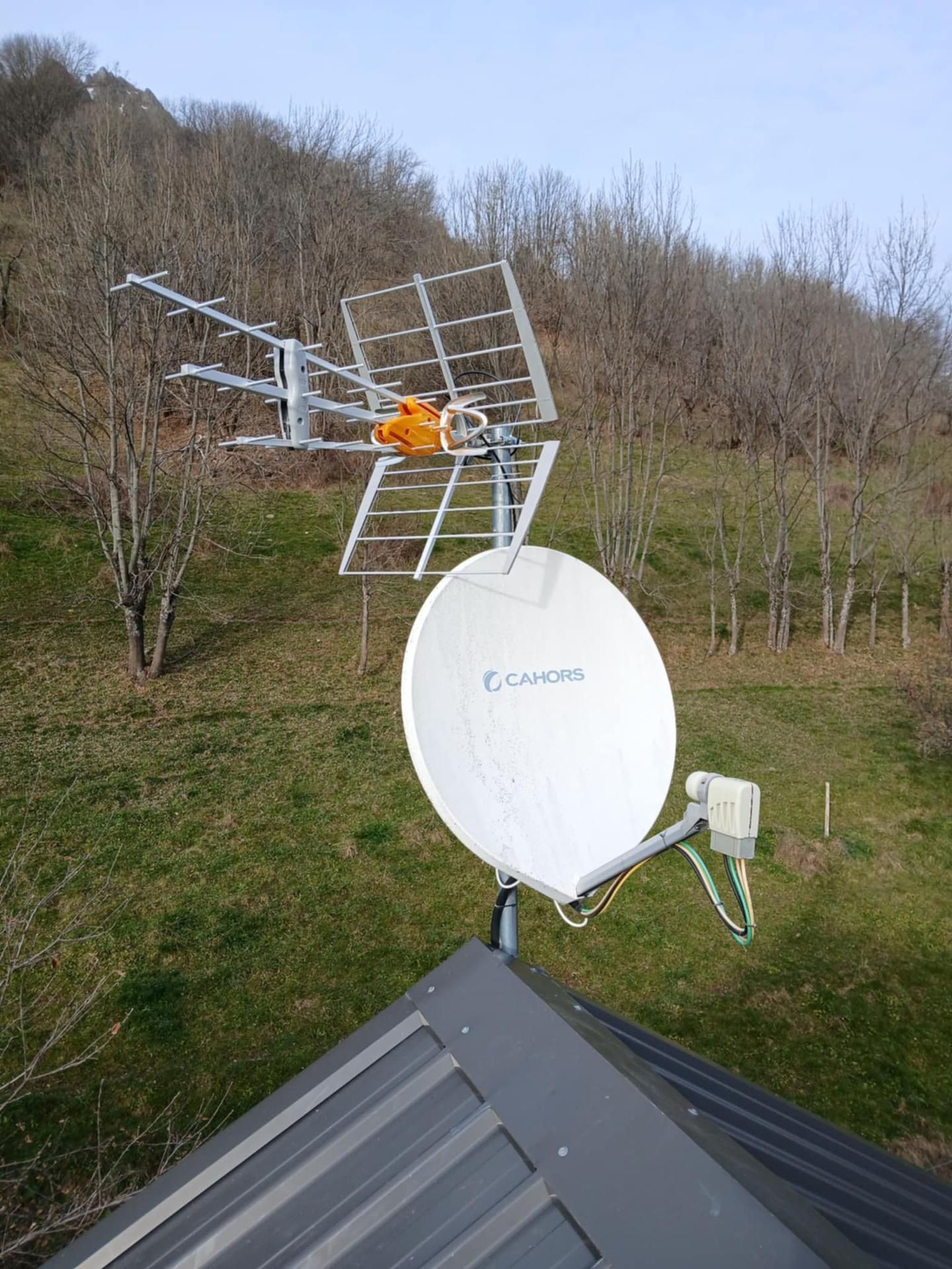 Antenne râteau et parabole