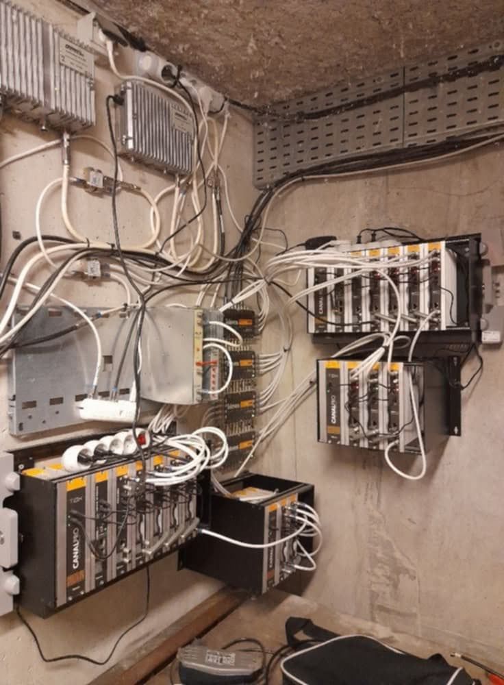 Installation d'amplificateur de réseau collectif