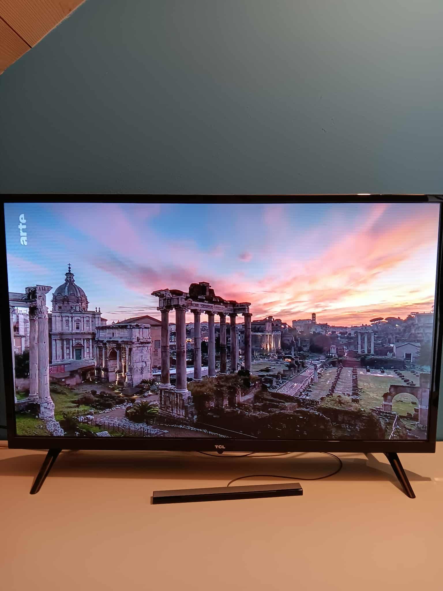 TV connectée branchée et en service