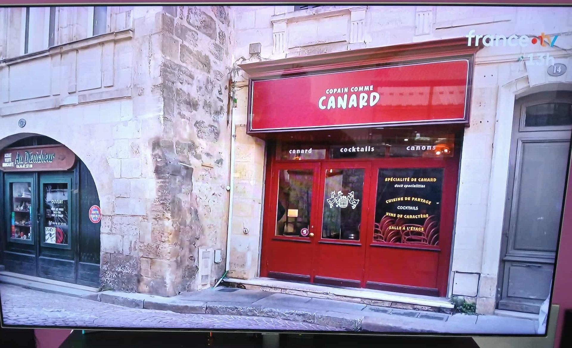 Devanture de boutique rouge