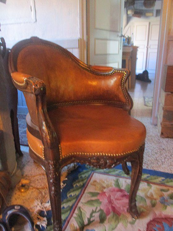 Chaise en cuir ancienne