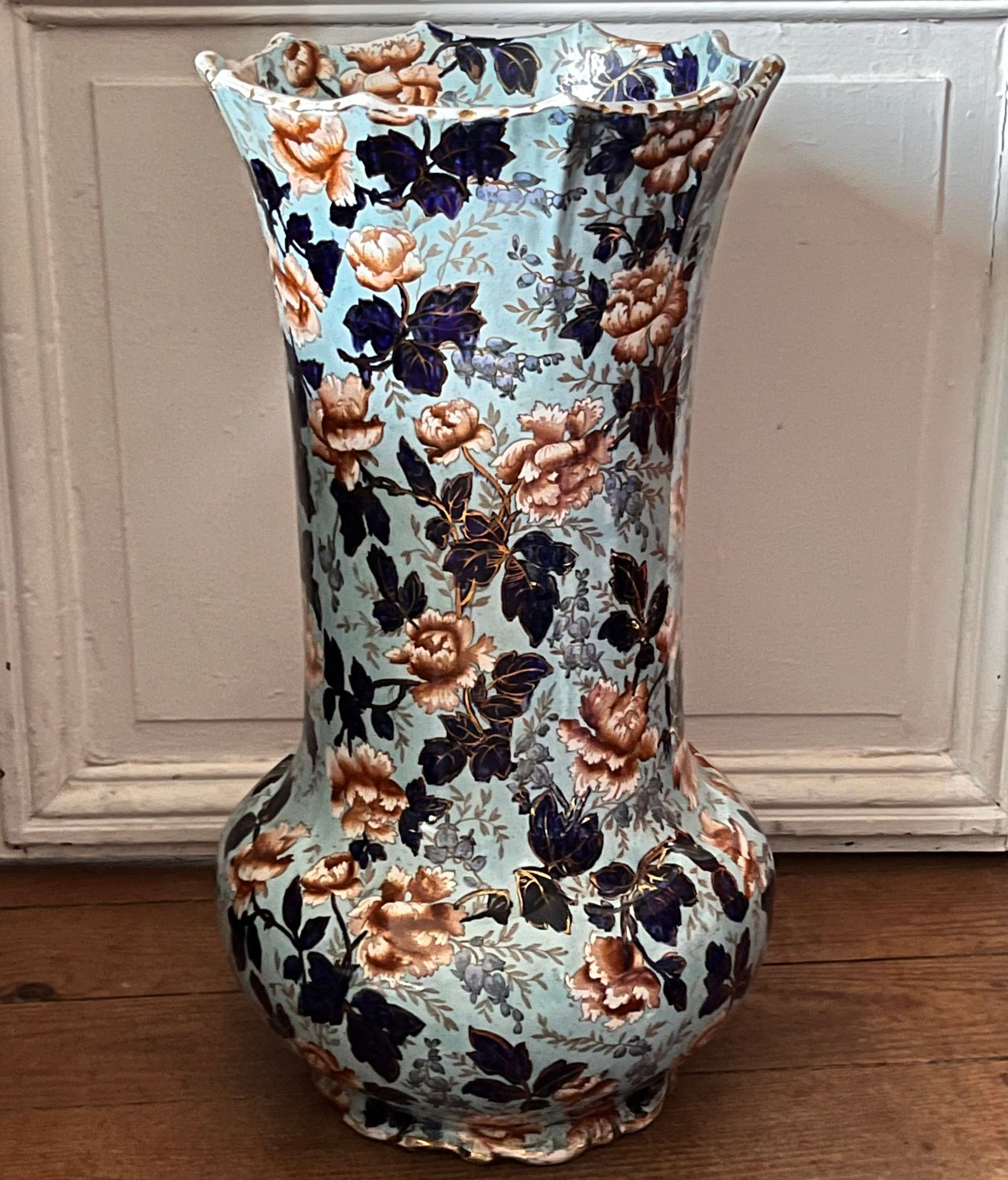 Vase avec motif fleuri