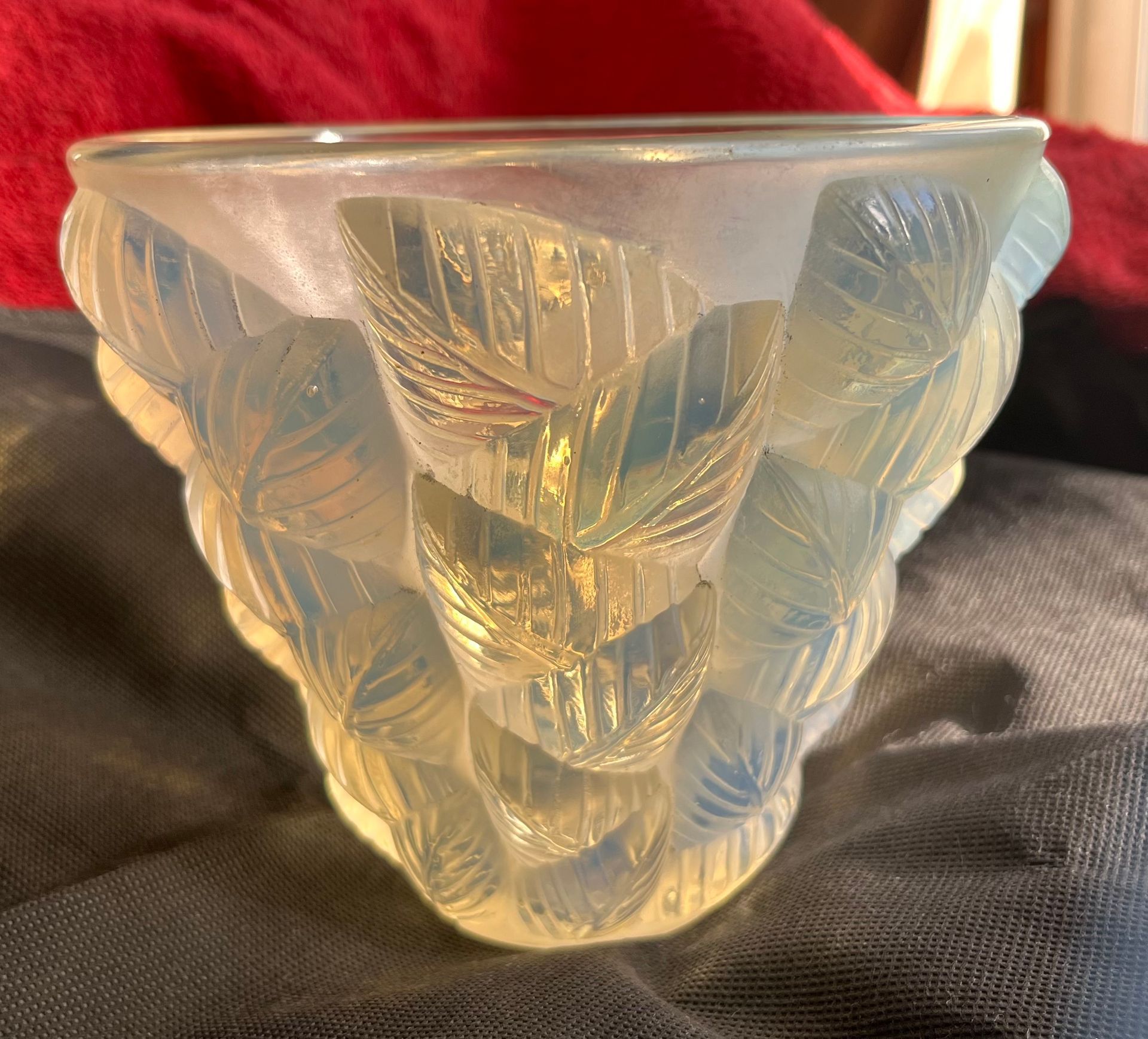 Verre ancien avec des feuilles gravées