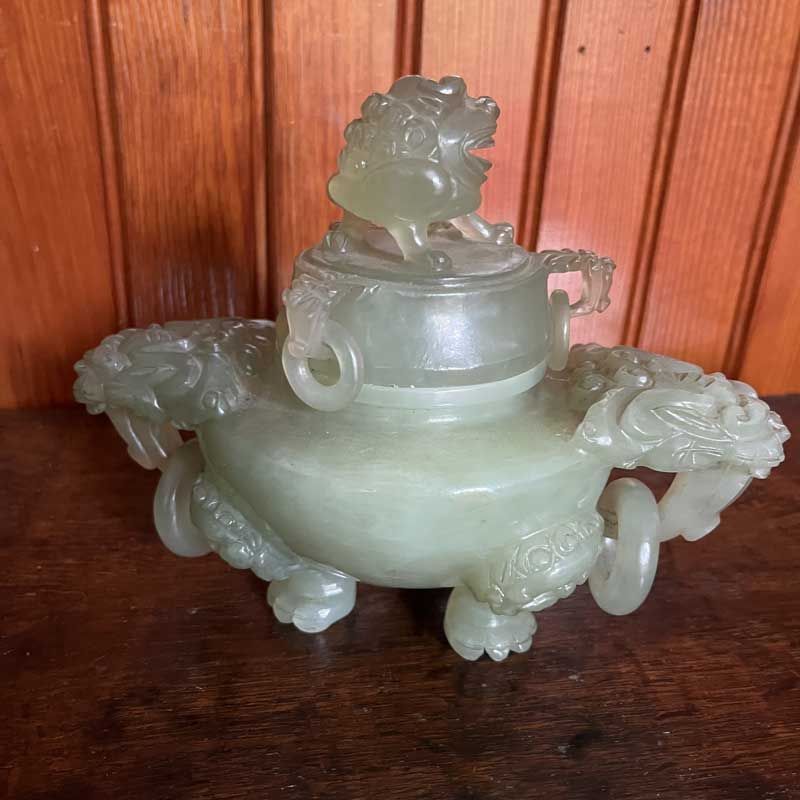 Jarre ancienne asiatique blanche