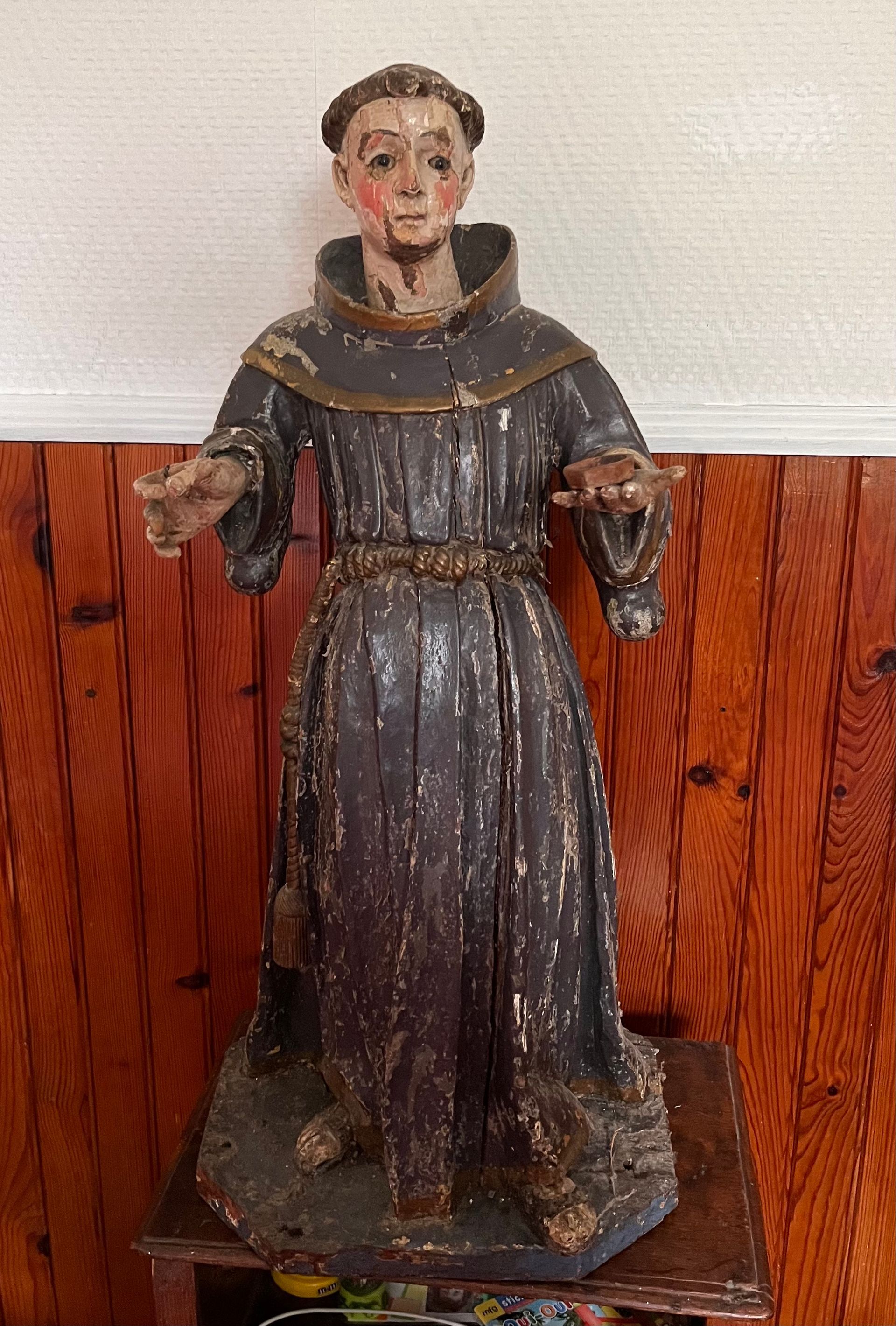 Statue de moine ancienne