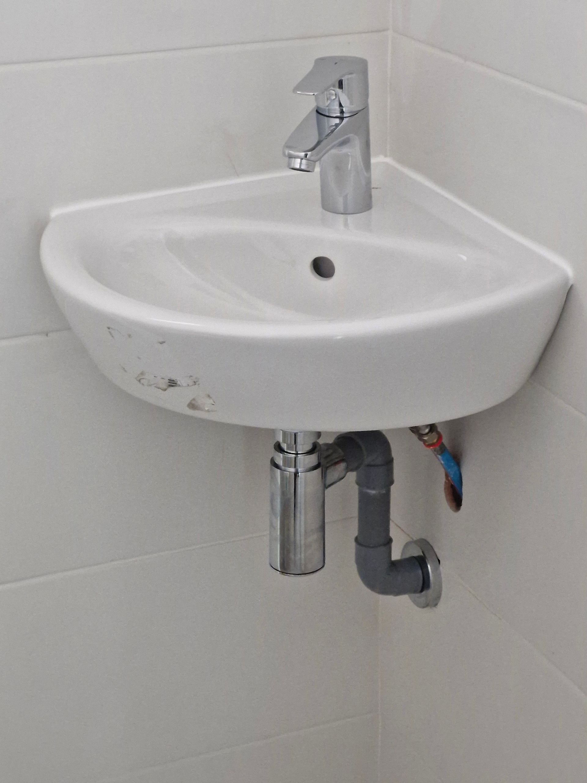 Pose de lavabo à Neuville-les-Dames