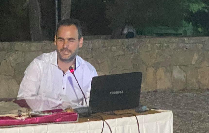 Διδάκτορας του Τμήματος Μουσικών Σπουδών του Εθνικού και Καποδιστριακού Πανεπιστημίου Αθηνών, συνθέτης και υπέροχος βιολιστής κύριος Λαμπρογιάννης Πεφάνης