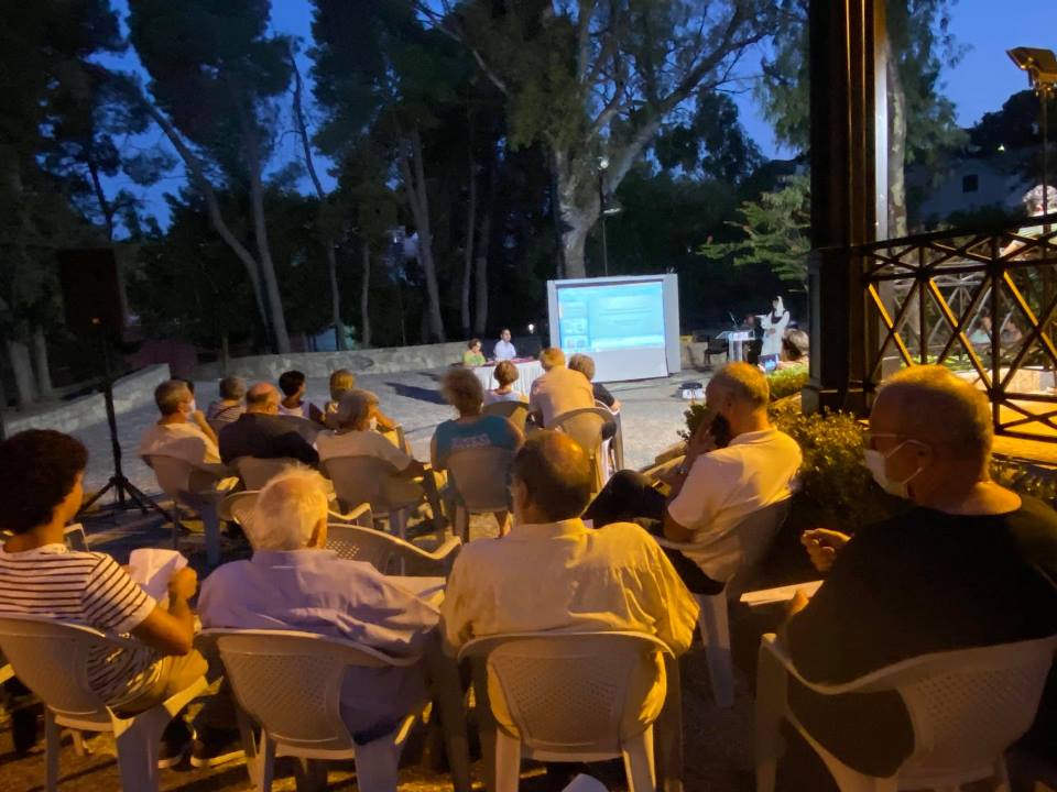 Το κεφαλονίτικο σκορτσάμπουνο  στο κουτούπι του Νάπιερ!