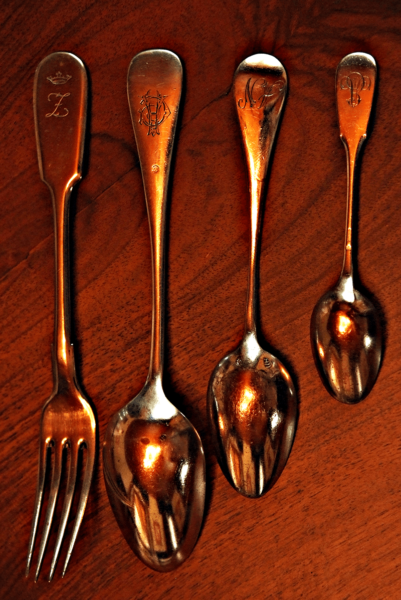 ΔΙΑΠΟΛΙΤΙΣΜΙΚΟ ΚΕΝΤΡΟ ΙΟΝΙΟΥ -Οικόσημα