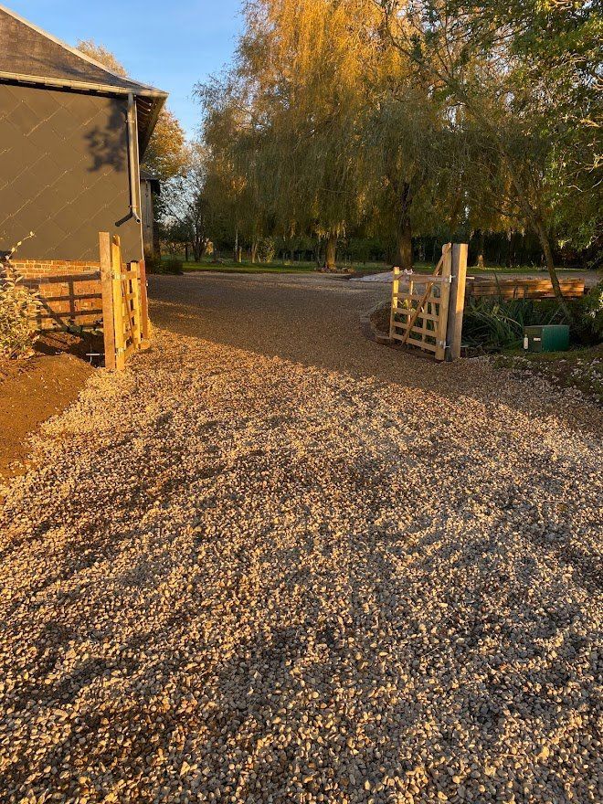 Réalisation d'une entrée avec pose d'un portail