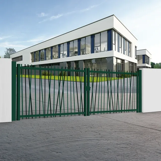 Portail vert devant un bâtiment