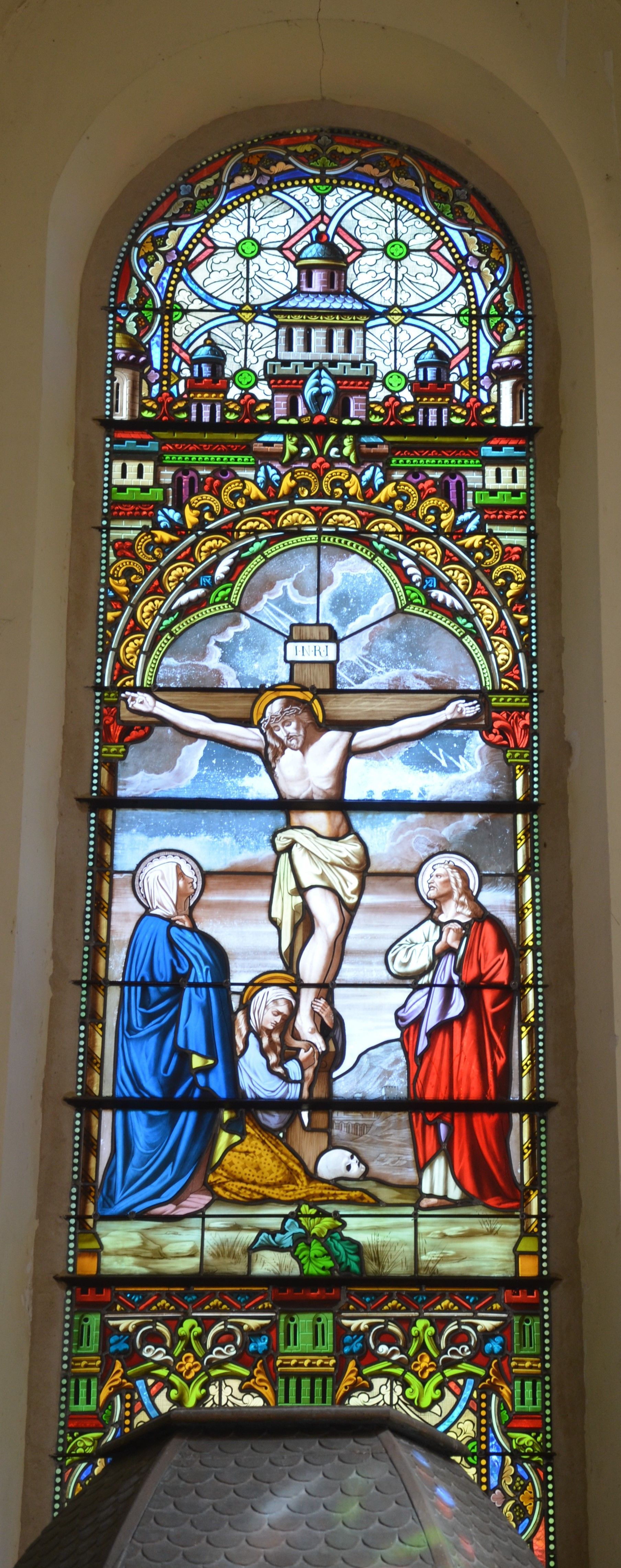 Restauration de vitrail religieux à Chigny, dans l'Aisne