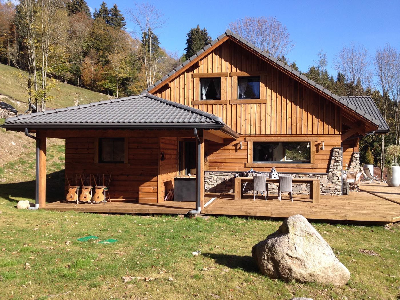 Chalet tourné vers le soleil
