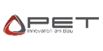 Logo für PET Innovation am Bau mit einem stilisierten roten und grauen Dreieckssymbol neben dem Firmennamen in grauer Schrift.