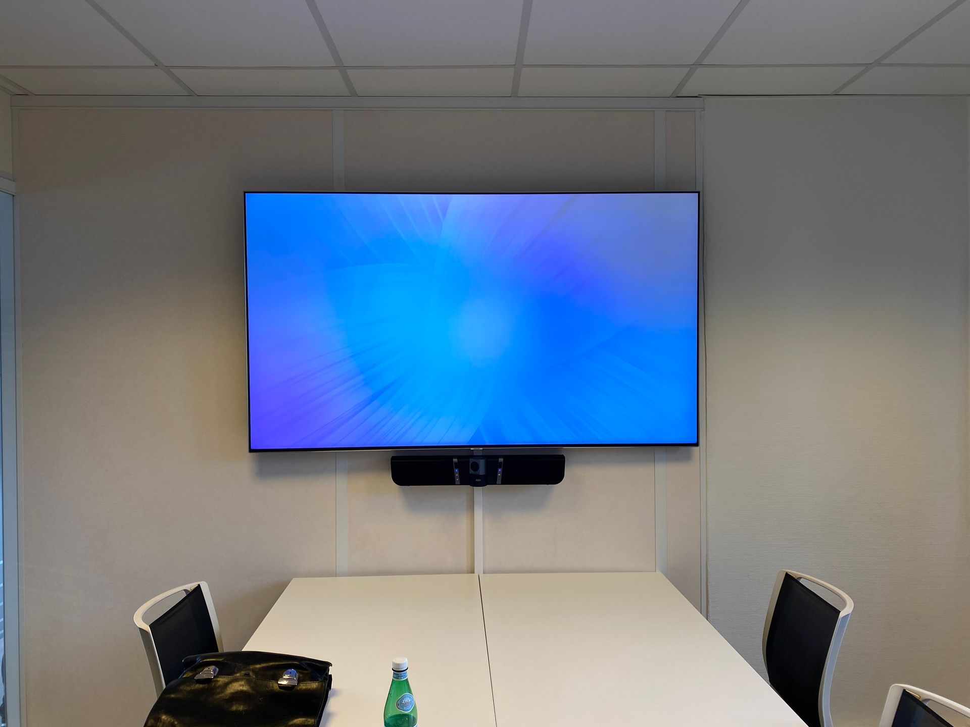 Salle type visioconférence