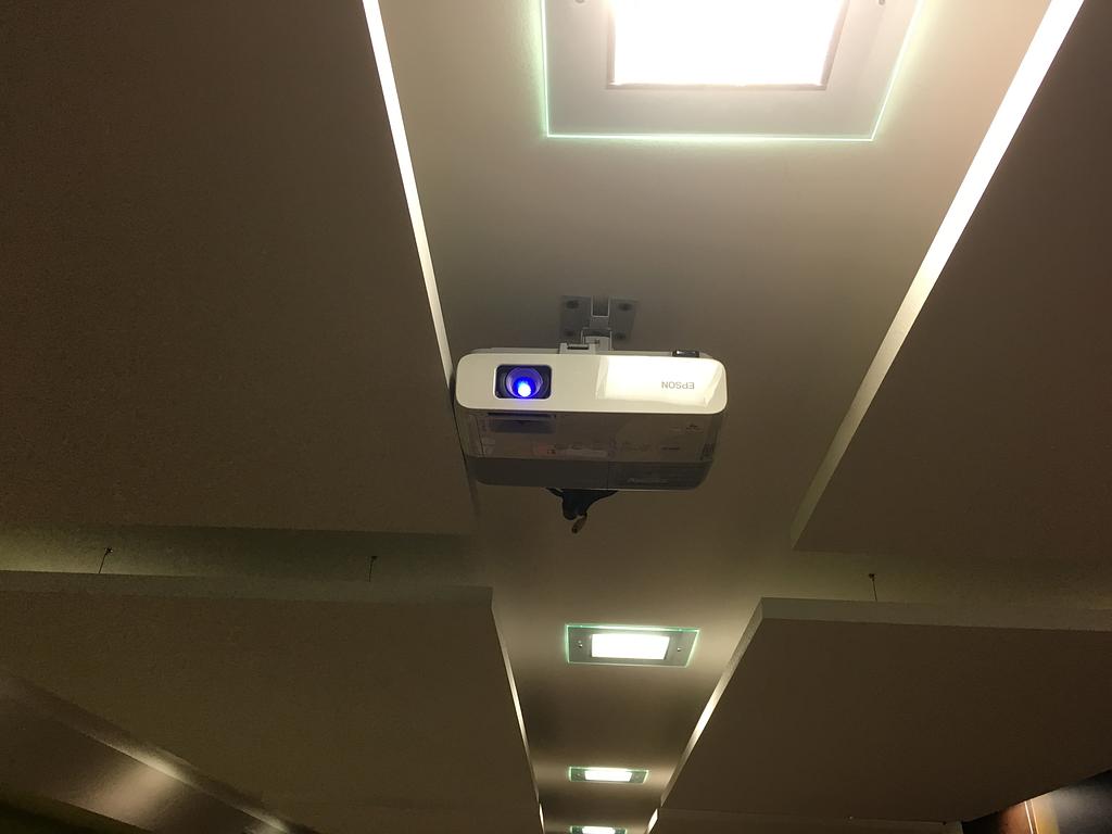 Vidéoprojecteur au plafond