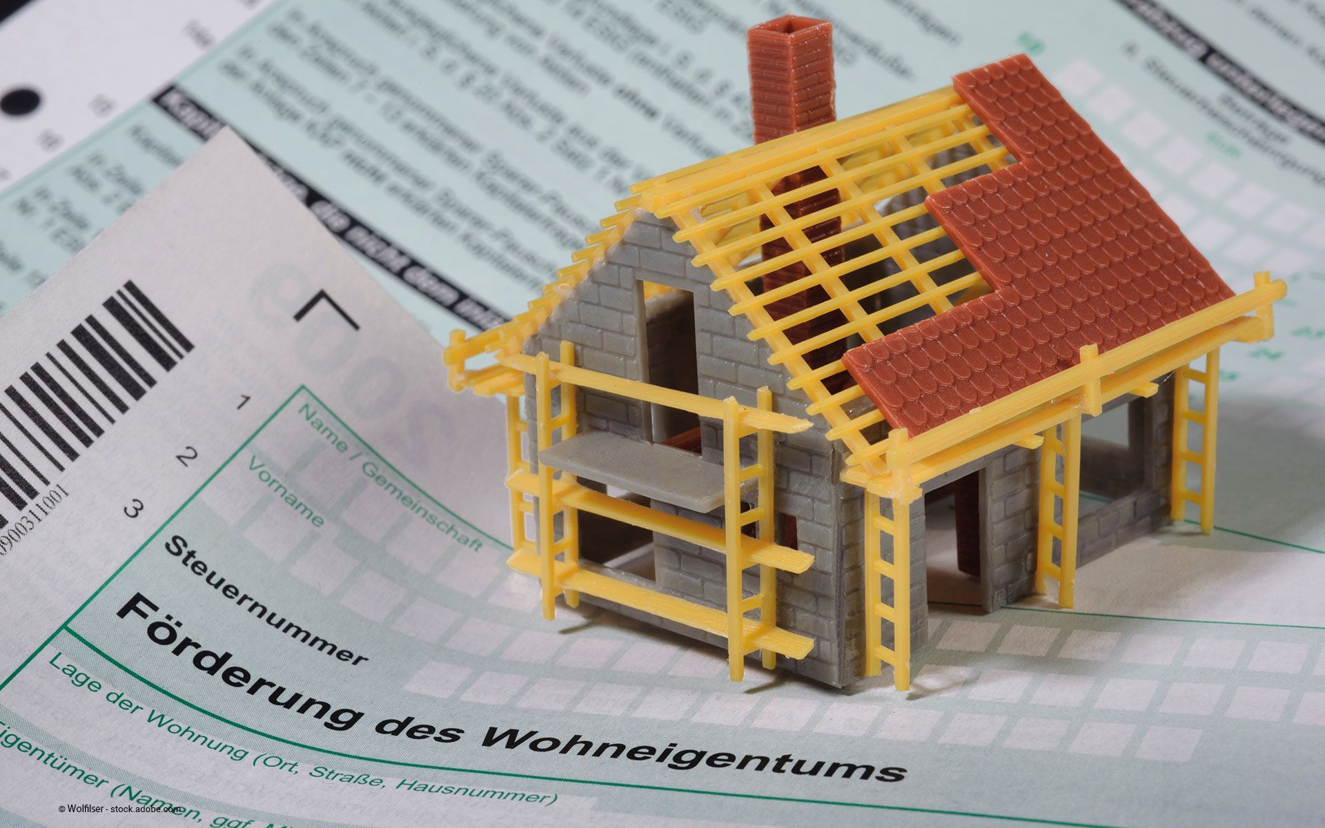 Modellhaus steht auf einem Formular