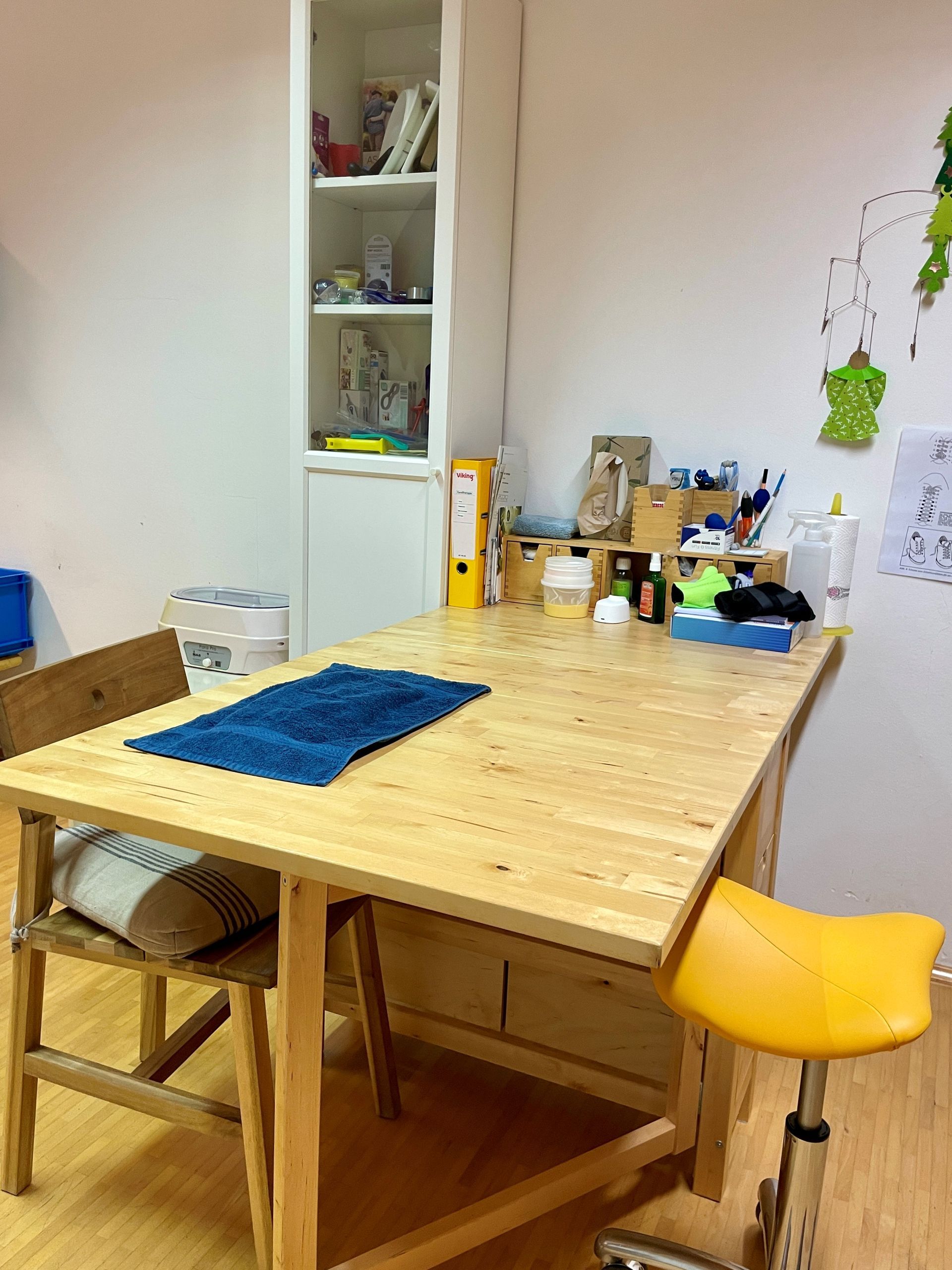 Arbeitstisch für Patienten bei der Ergotherapie