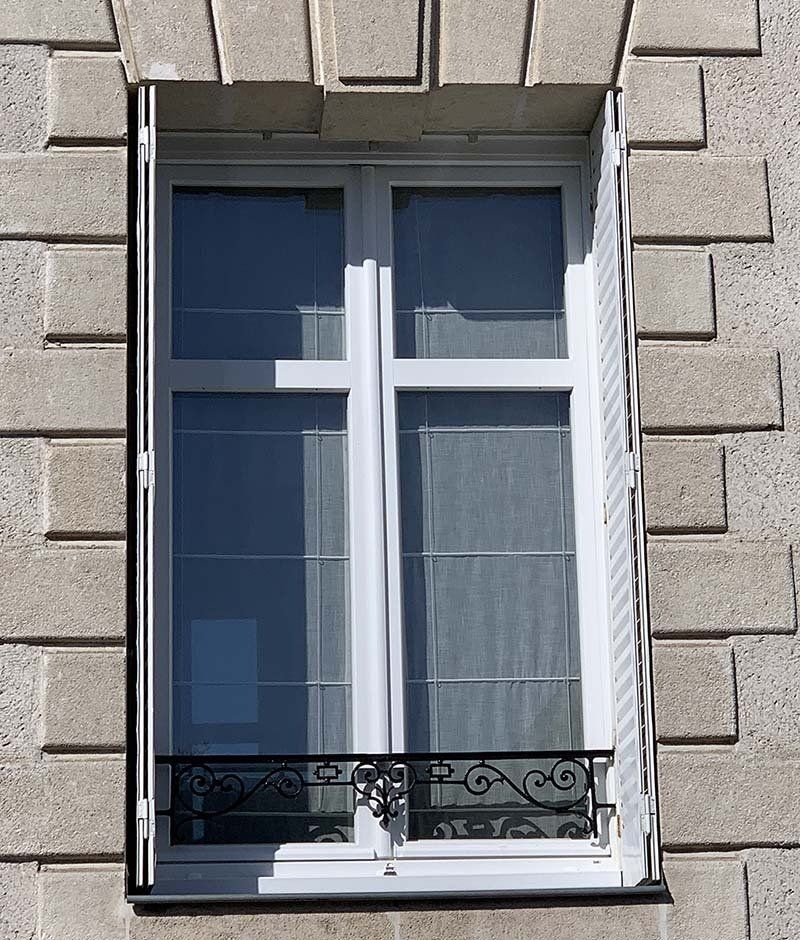 Fenêtre avec balcon