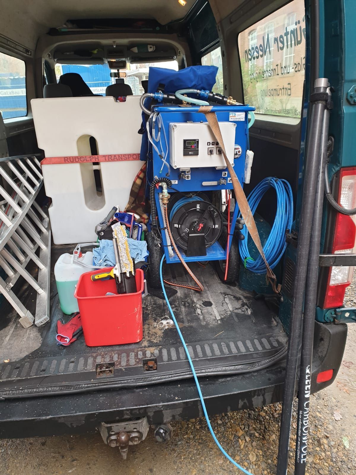 Neesen Glas- und Innenreinigung, Entrümpelung