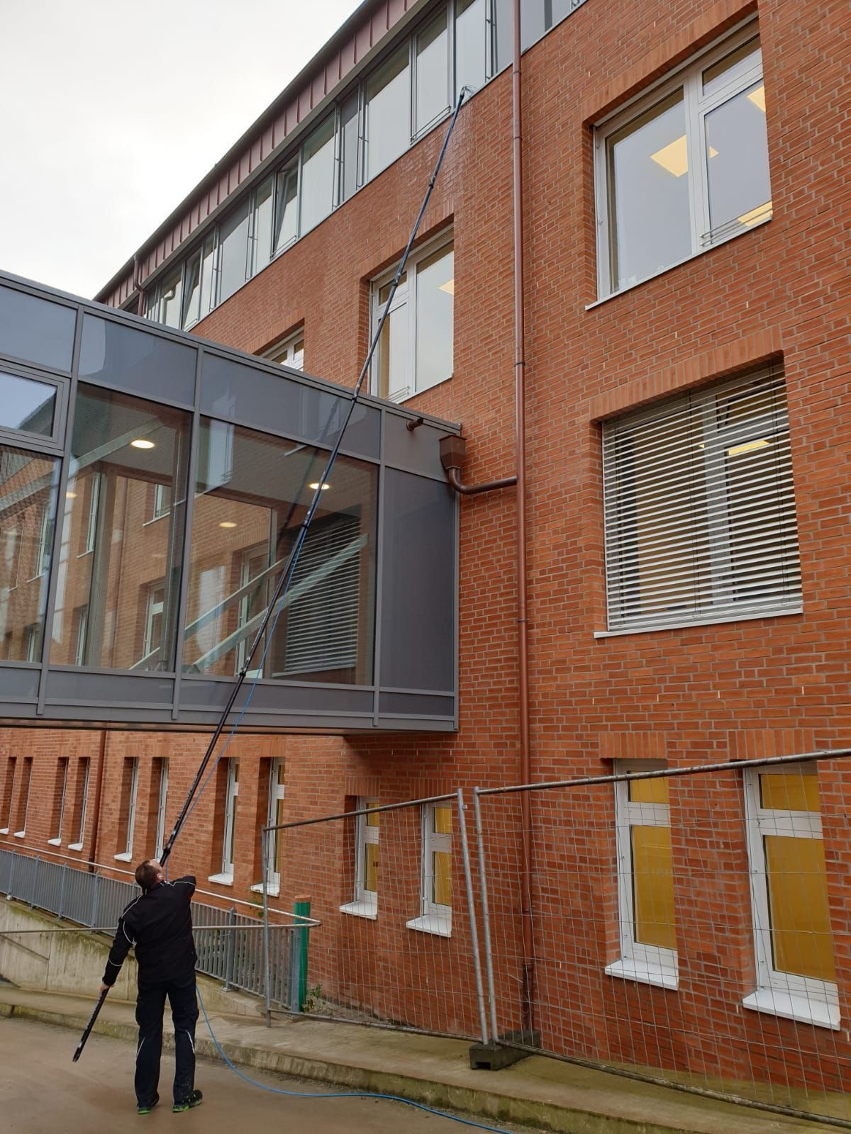 Neesen Glas- und Innenreinigung, Entrümpelung